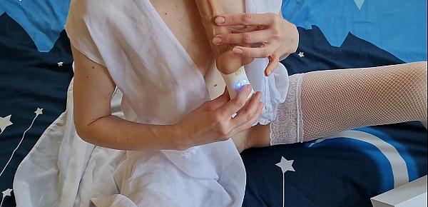 trendsYoung Milf Unpacking Bestvibe Thrusting Dildo, this toy could replace her lazy husband.... its alive!!!